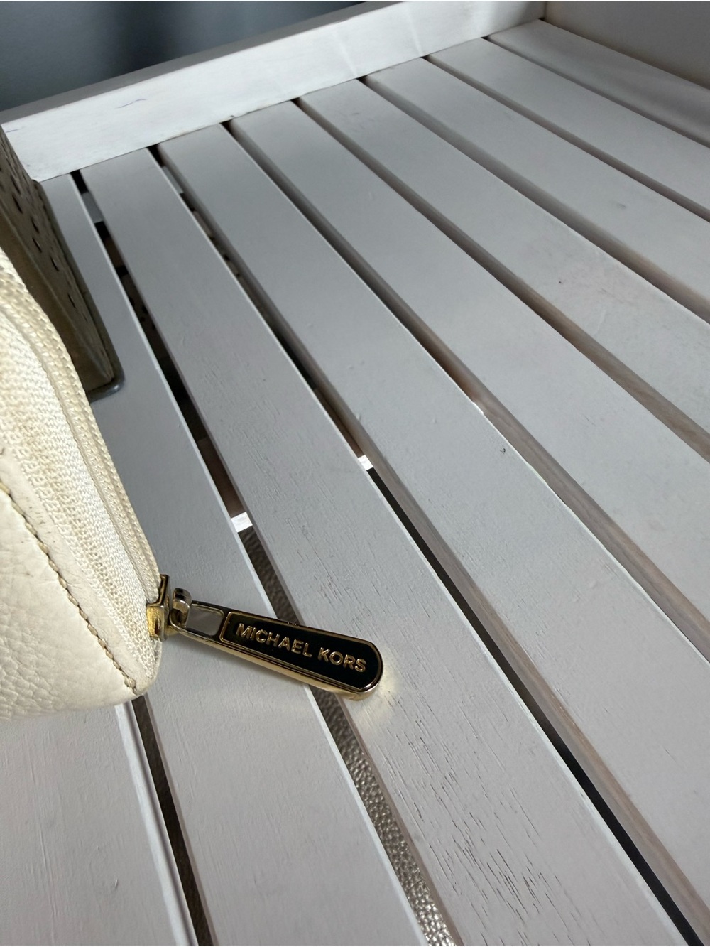 Michael Kors Women's Cream Zip Around Pebbled Leather Large Wallet EUC - Picture 3 of 12